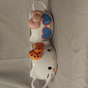 2 20oz Hello Kitty Mugs